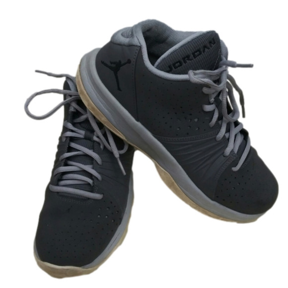 Jordan Gray Suede Leather Upper Round Toe Lace Up Low Top Platform Sneaker Shoe - Picture 1 of 8